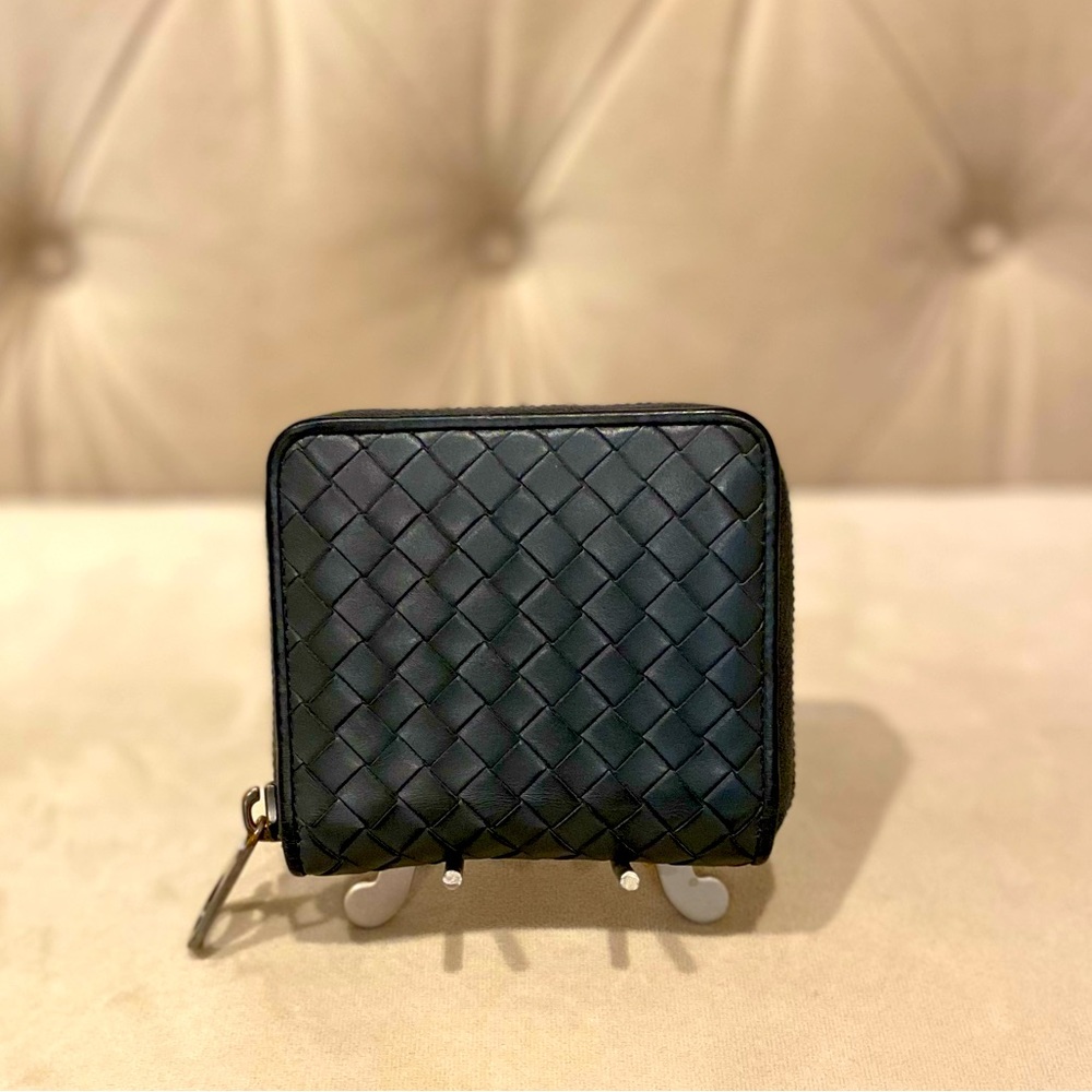 Bottega wallet! Black wallet with zipper closure.